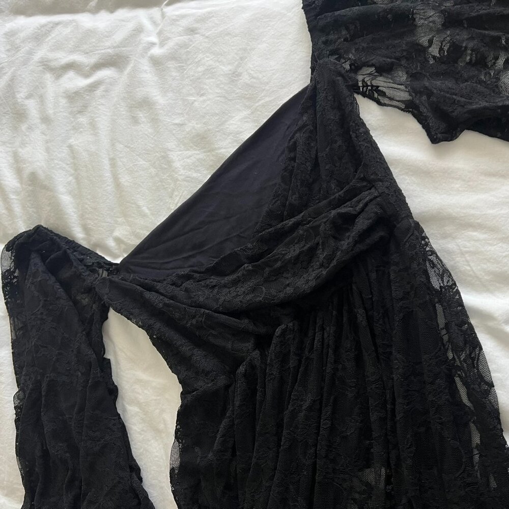 Black Lace Off Shoulder Doubly Split Maternity Maxi Dress for Photoshoot - Picture 15 of 16